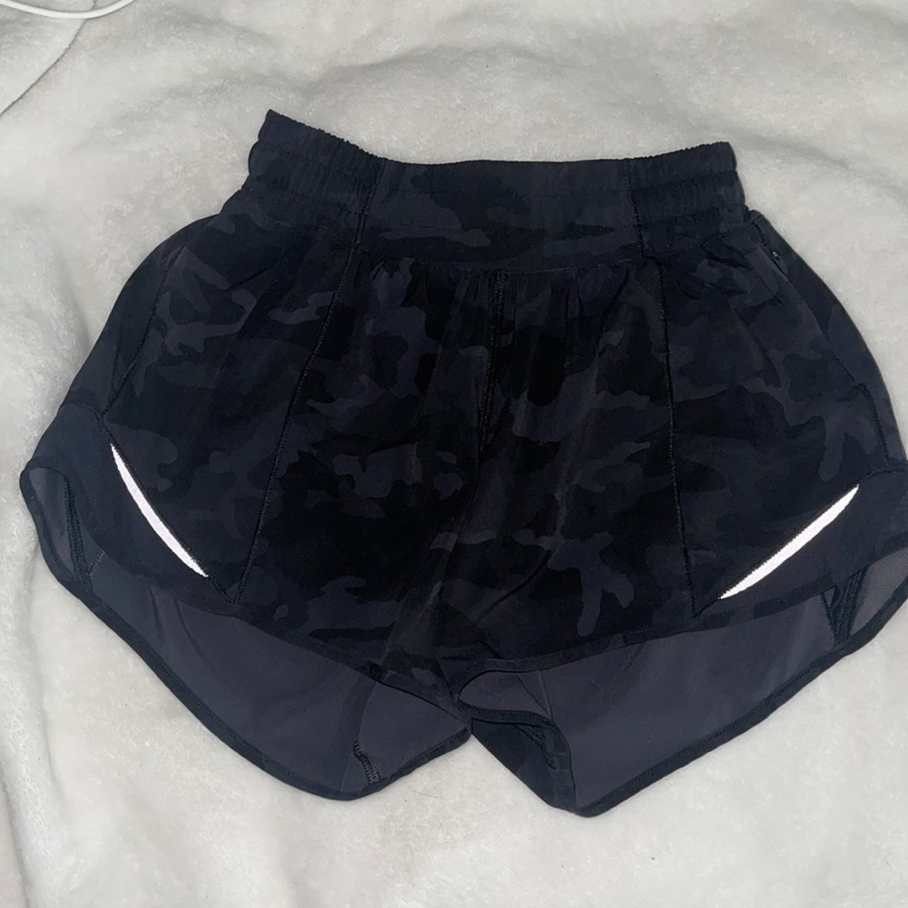 Camo Pattern Lululemon hottie hot shorts 4” inseam
